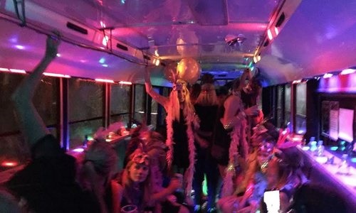 Girls _on _party _bus