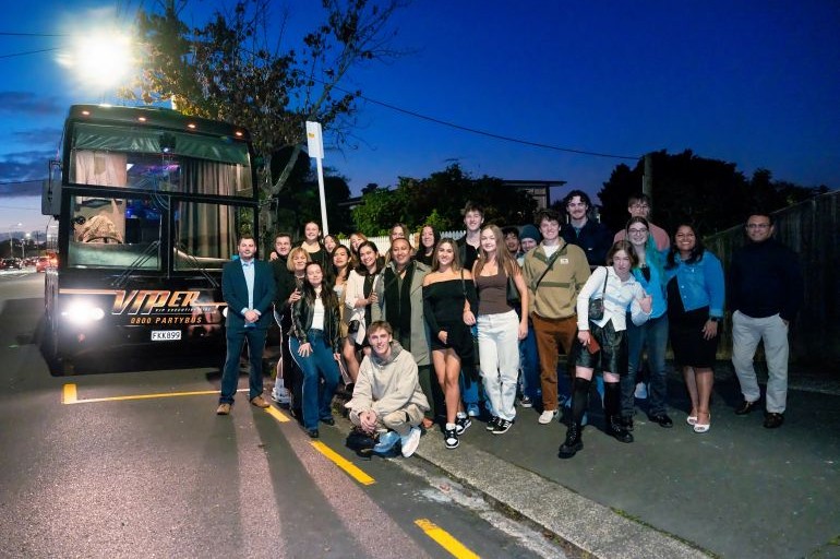 Party Bus _ Viper Lounge caorsel